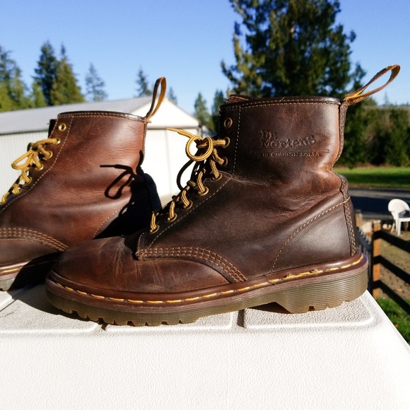 Dr. Martens Shoes - Vtg Dr. Martens leather 8 Eye Combat Unisex Boots